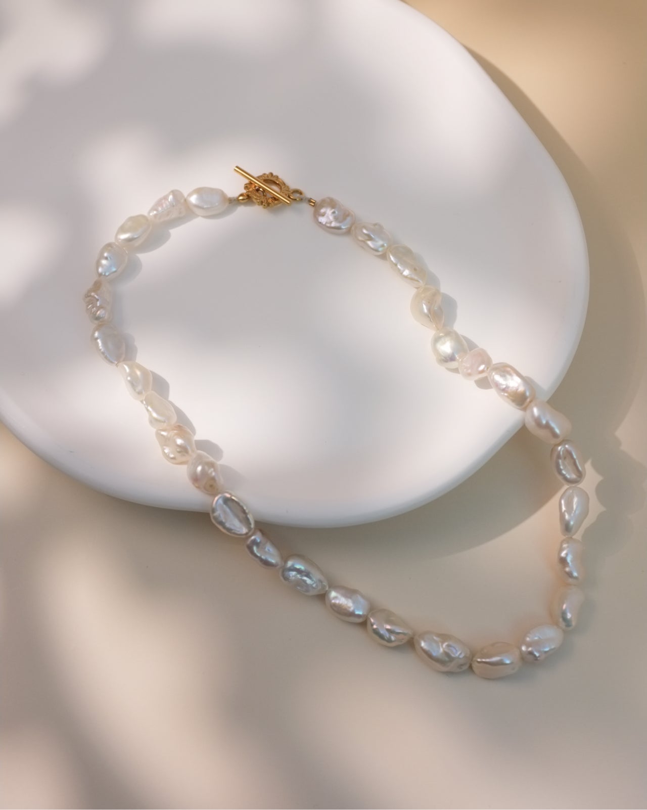 Lumen · Barocke Perlen-Choker mit T-Verschluss