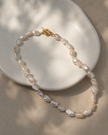 Lumen · Barocke Perlen-Choker mit T-Verschluss